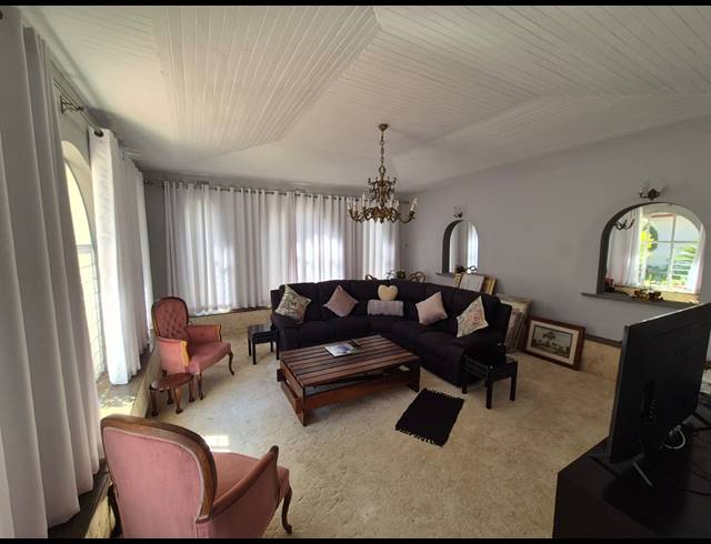 4 BEDROOM HOUSE FOR SALE IN BISHOPS BAY